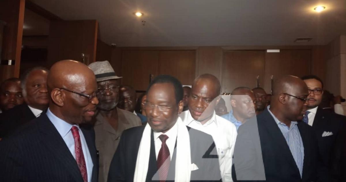La délégation de la mission d'observation électorale de l'Union africaine et les candidats présidents de la République.