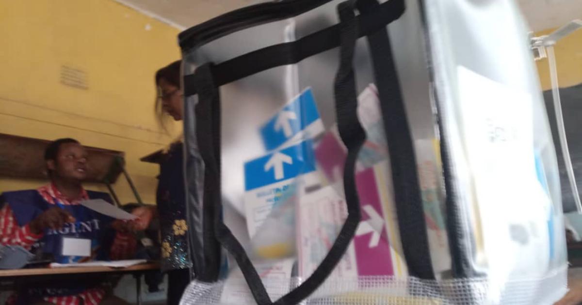 L'urne contenant ds bulletins dans un bureau de vote au centre Imara à Lubumbashi.