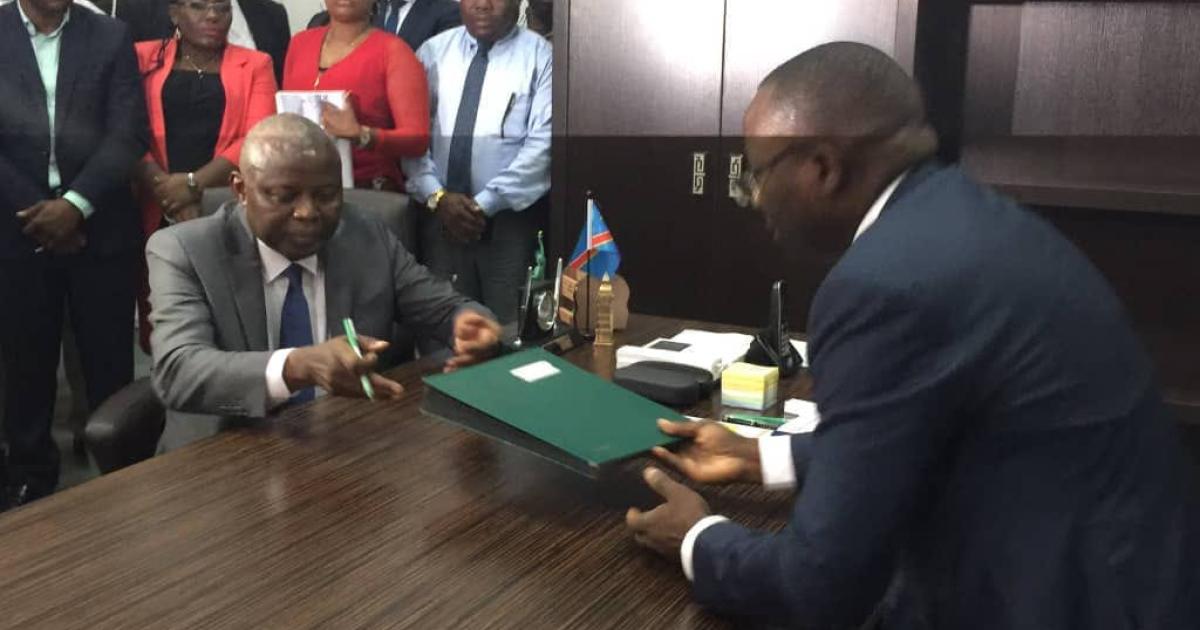 Remise et reprise entre Vital Kamerhe et Néhémie Mwilanya au cabinet de la présidence de la République/Ph. tiers