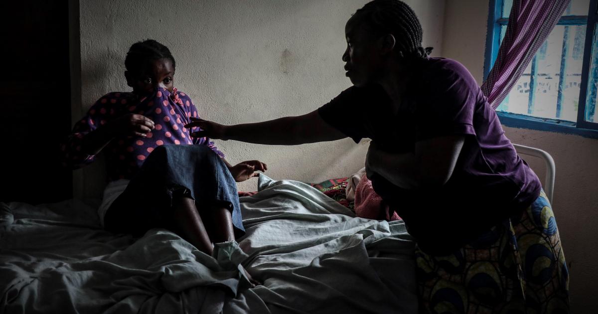 Une mère au chevet de sa fille souffrant des troubles mentaux au centre Tulizo Letu