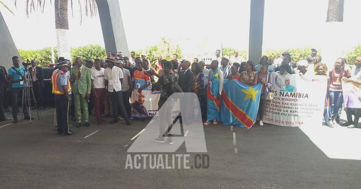 Les congolais mobilisés à l'aéroport de Hosea (Windhoek) pour accueillir le président Félix Tshisekedi/Ph Stanis Bujakera Tshiamala
