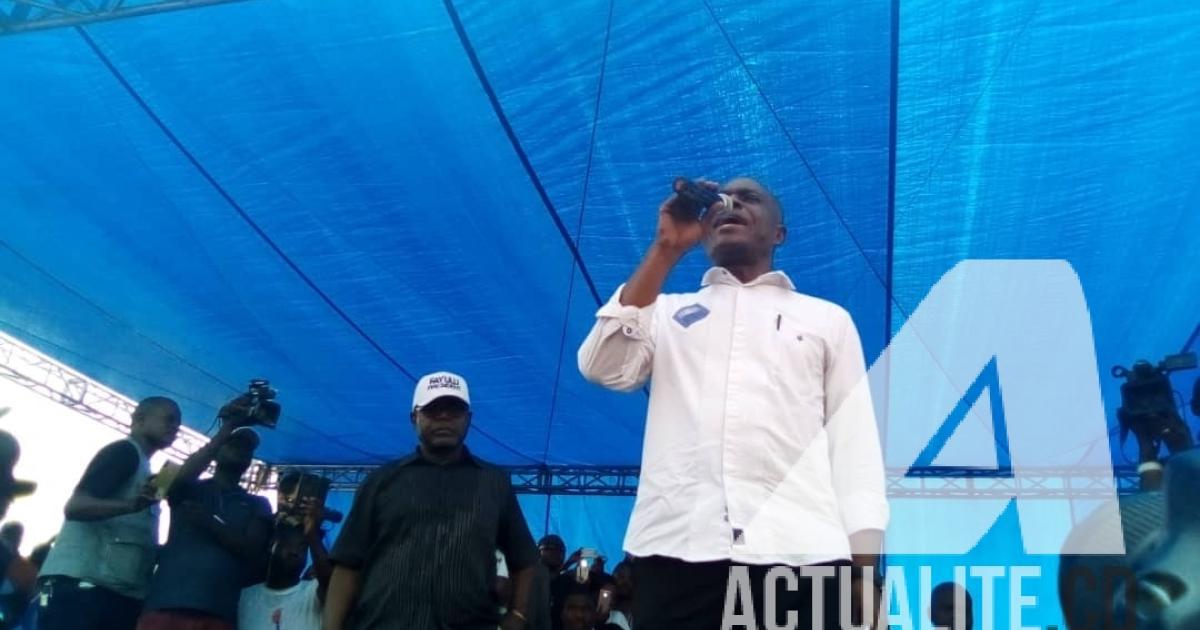 Martin Fayulu au meeting de Lamuka à la place Sainte Thérèse