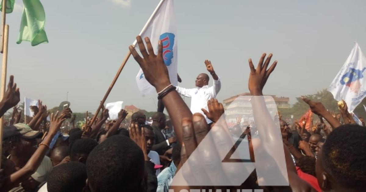 Martin Fayulu au meeting de Lamuka à la place Sainte Thérèse