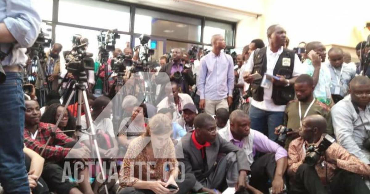 Les journalistes en attente de la conférence de presse de Corneille Nangaa au siège de la CENI à Kinshasa/Ph Christine Tshibuyi ACTUALITE.CD