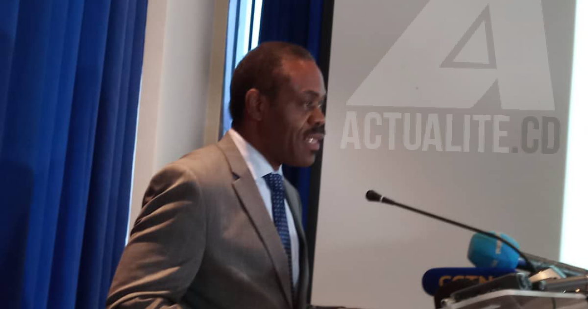 Le ministre de la santé lors du point de presse / Ph. Tshibuyi