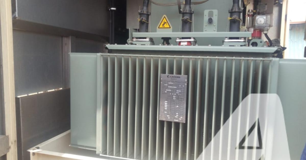 Un transformateur électrique de la SNEL dans une cabine à Kinshasa