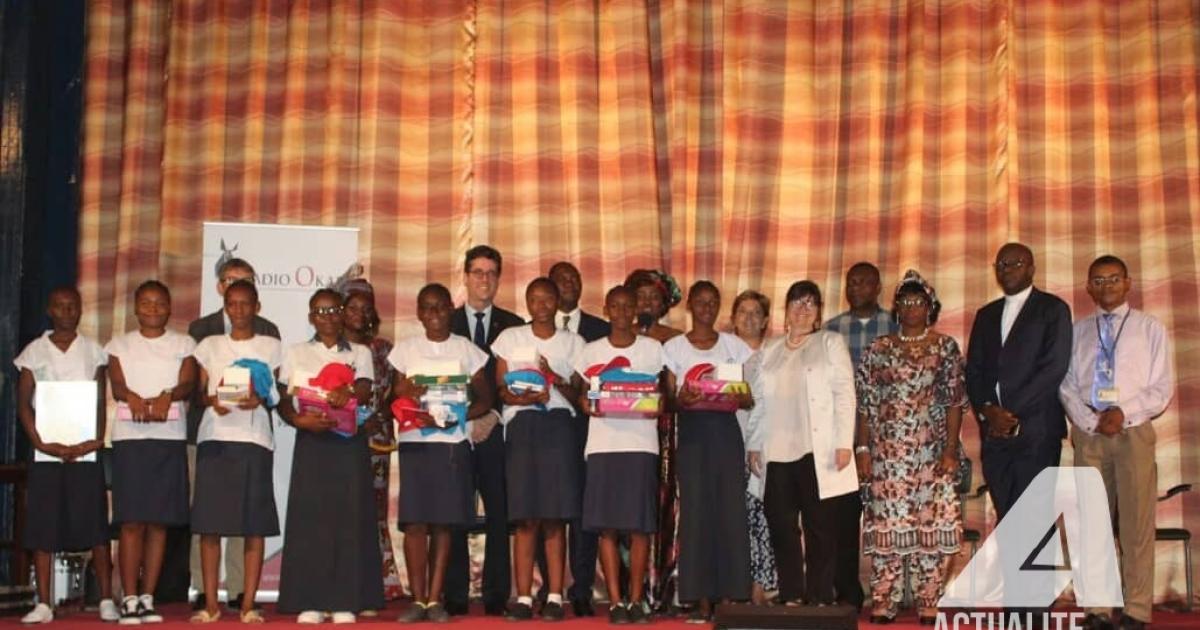Les lauréates du concours de dictée « une écriture sans faute » organisé par des femmes journalistes de la presse écrite à Kinshasa
