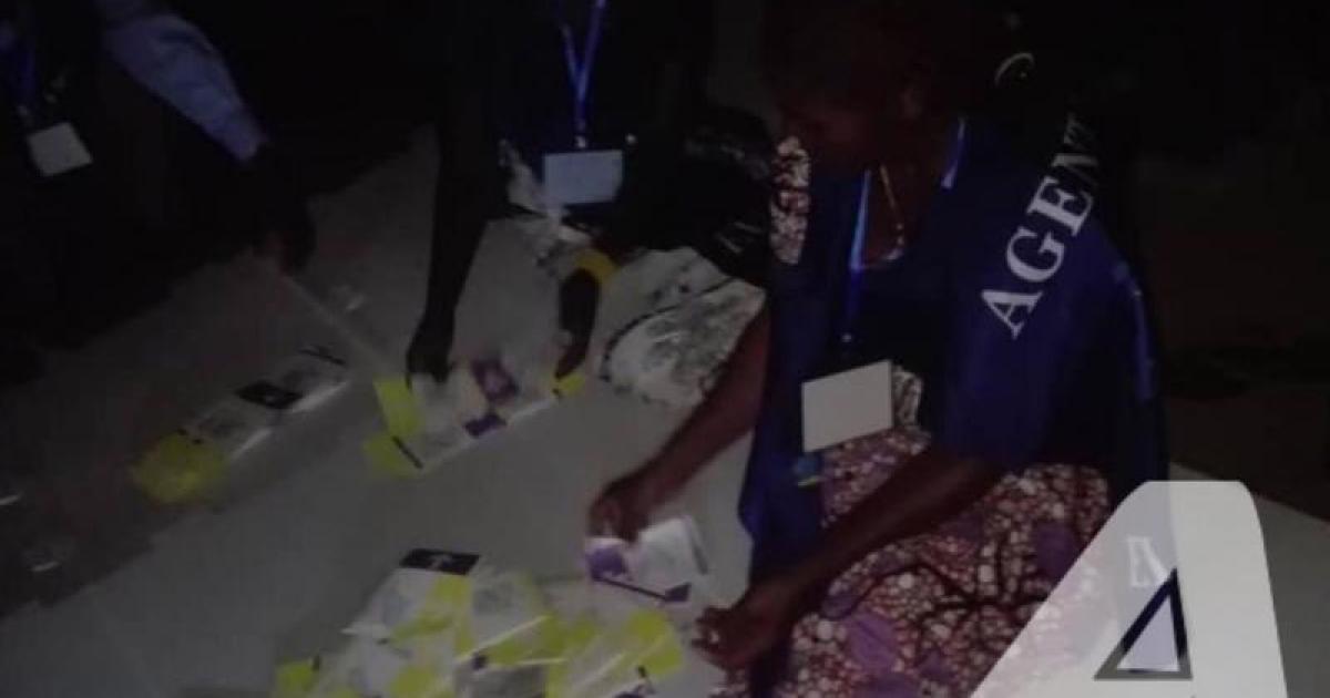 Dépouillement dans un bureau de vote à Beni  / Ph. Yassin Kombi 
