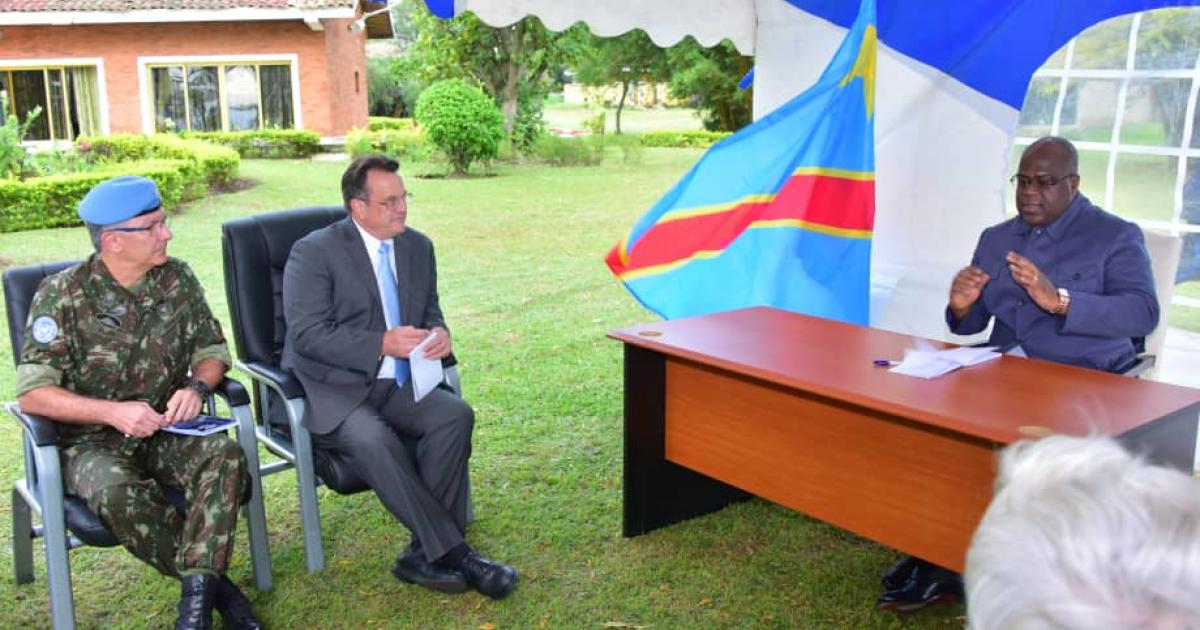 (En costume), David Gressley, représentant spécial adjoint du Secrétaire général des Nations-Unies en charge des opérations lors d'un échange avec Félix Tshisekedi 