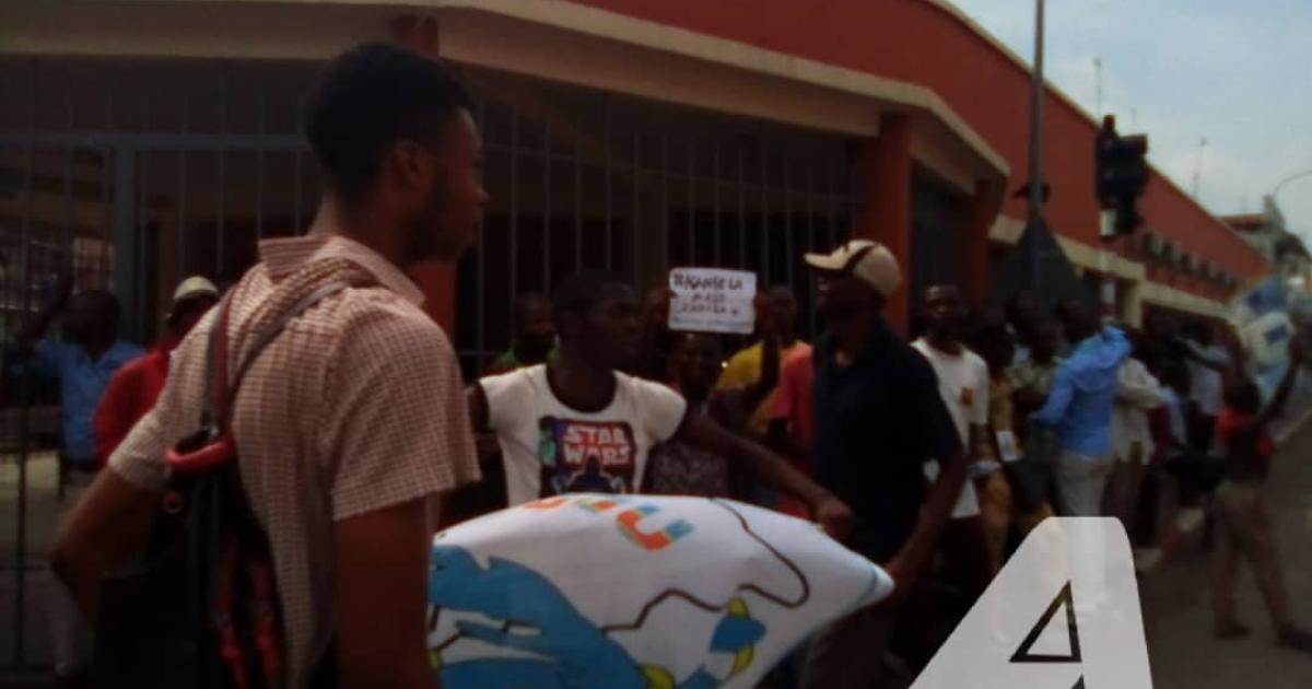 Les militants de l'UDPS rassemblée à l'assemblée provinciale de Kinshasa en marge de l'élection du gouverneur ce mercredi 10 avril 2019/Ph Auguy Mudiayi ACTUALITE.CD