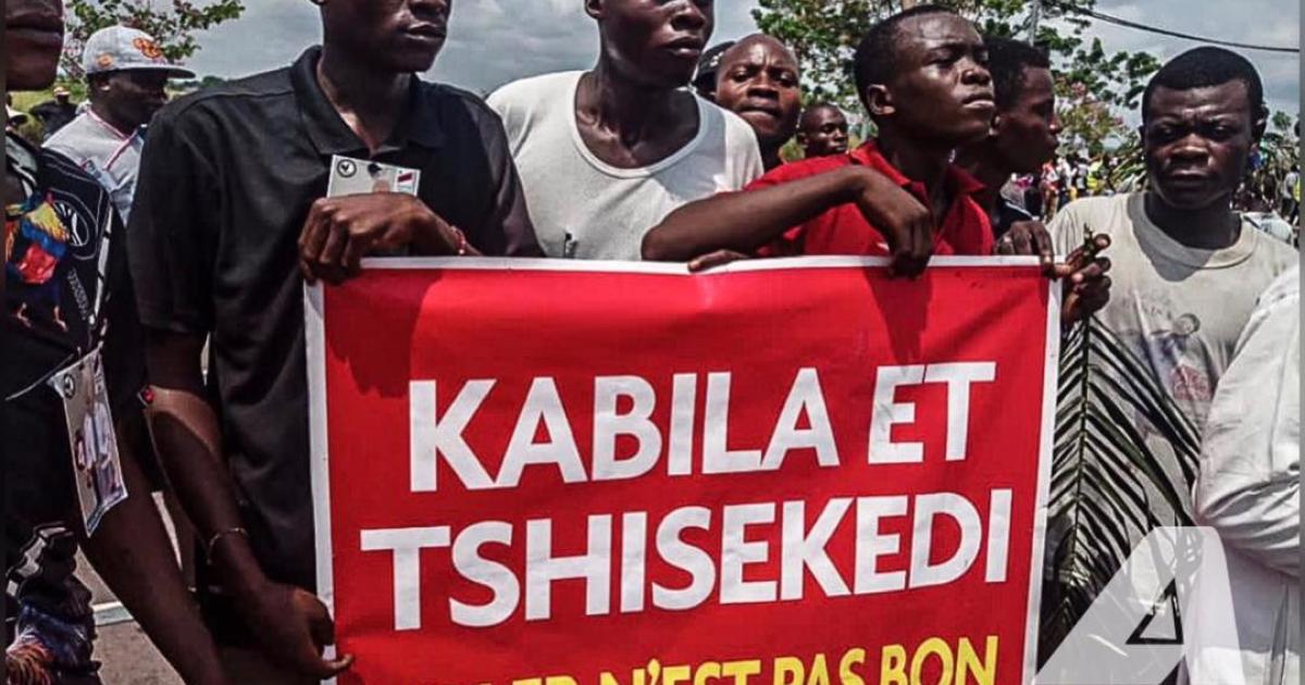 Les militants en profitent pour livrer quelques messages. Photo ACTUALITE.CD/Christine Tshibuyi