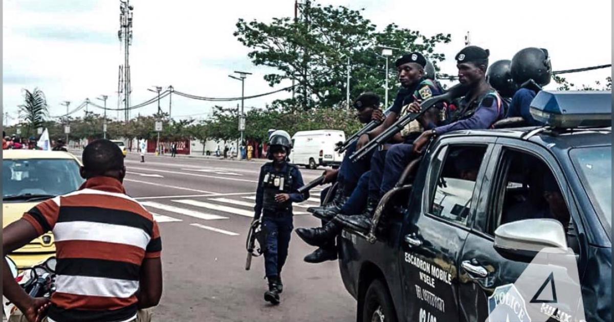 Une jeep de la police avant l'arrivée de Martin Fayulu / Ph. Christine Tshibuyi 