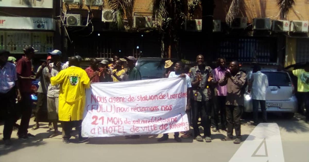 Les agents de la RATP devant l'Assemblée provinciale de Kinshasa. Ph/Auguy Mudiayi ACTUALITE.CD