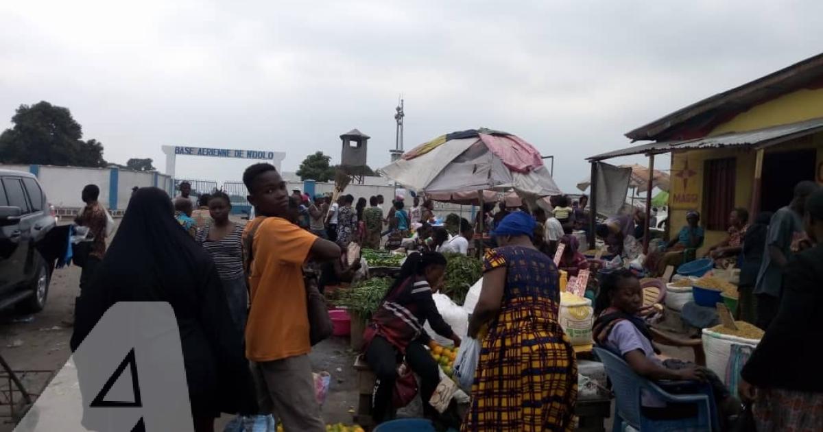 Vendeuses au marché Zigida de Kinshasa.