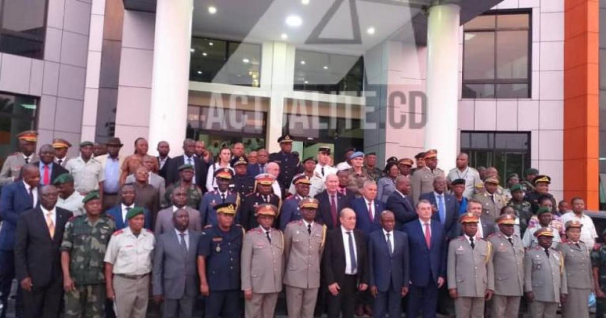 Jean-Yves Le Drian, ministre français des affaires étrangères lors de sa visite chez les officiers au centre de hautes études de stratégie et de défense à Kinshasa/Ph Will Cleas Nlemvo