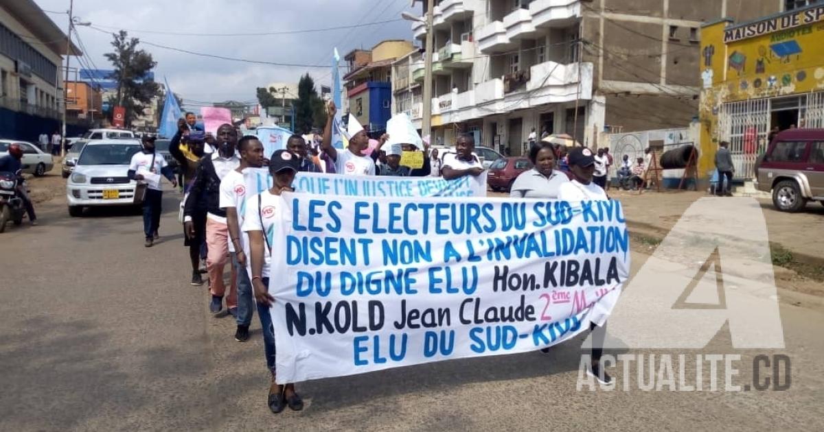 les jeunes du MS lors de leur marche contre l'invalidation de Jean Claude Kibala à Bukavu