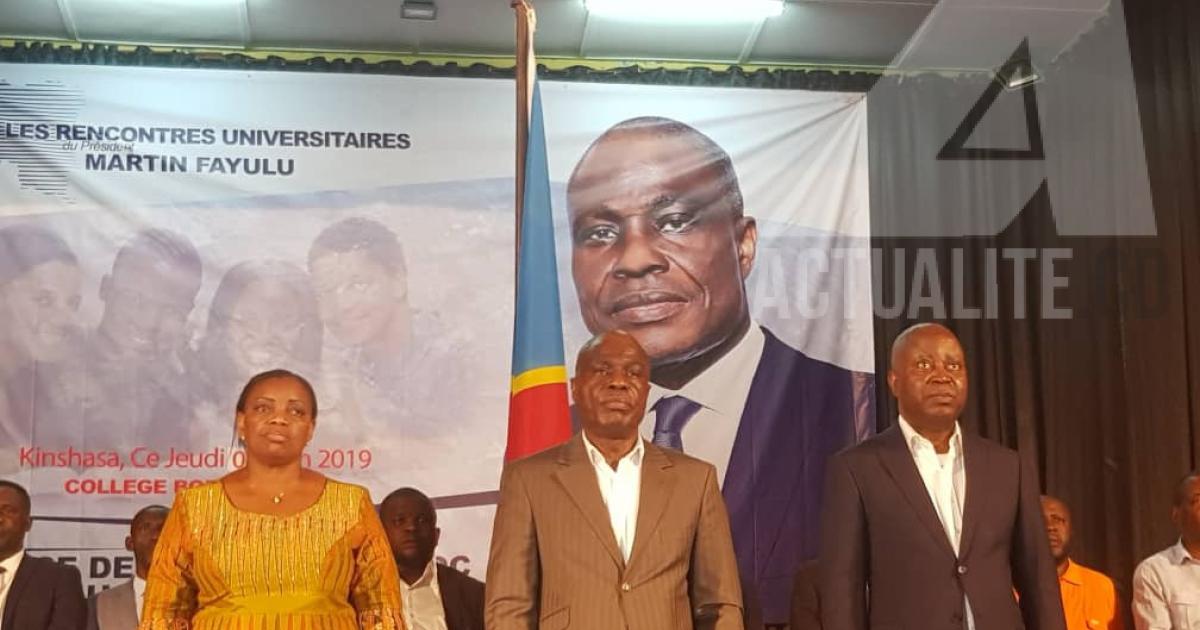 Eve Bazaiba, Martin Fayulu et Adolphe Muzito pendant un colloque avec les étudianst