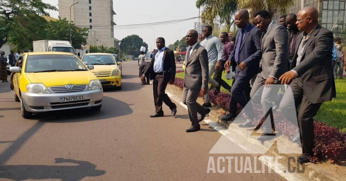 Martin Fayulu et les militants de Lamuka devant la Cour constitutionnelle