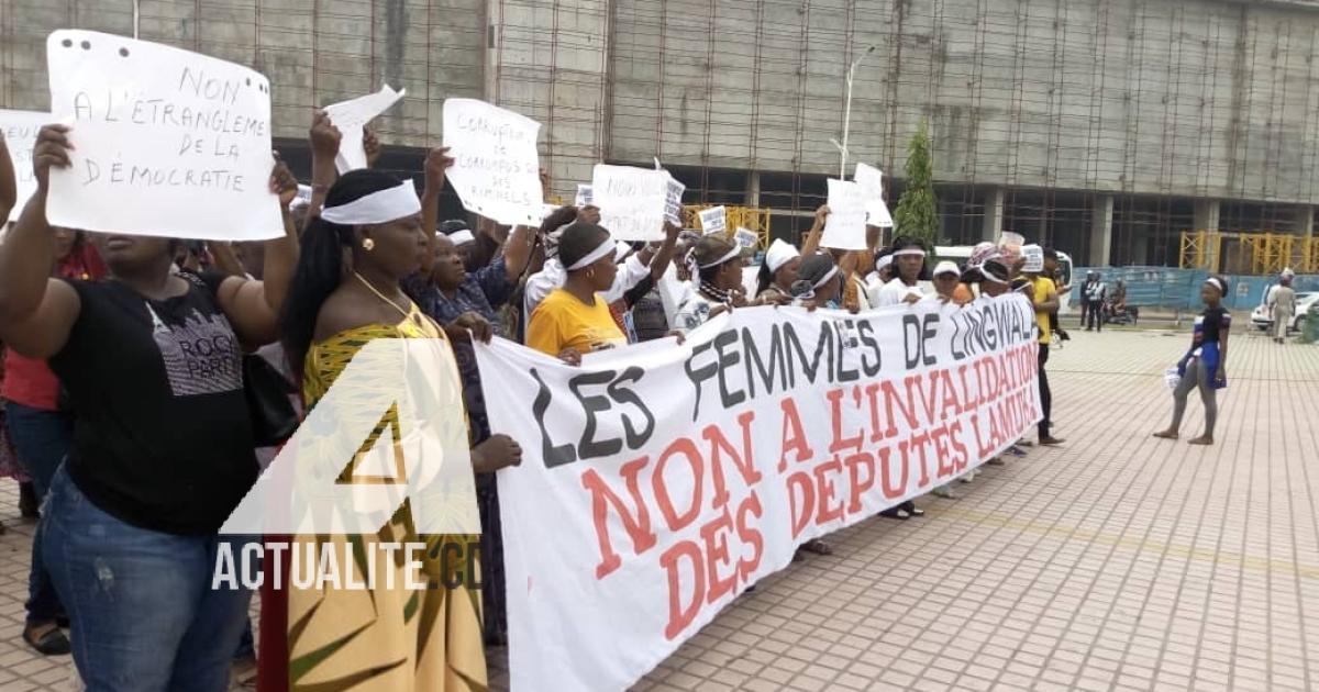 Marche silencieuse des femmes de la plateforme  Lamuka