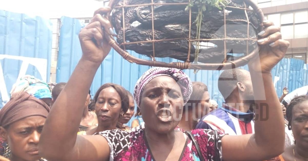 Kinshasa : près de 200 femmes ont manifesté contre la vente du marché de l’ex ONATRA