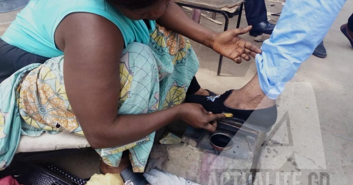 Immersion dans l’universe de Dorcas Sungu,  cireuse des chaussures au Ministère des affaires étrangères