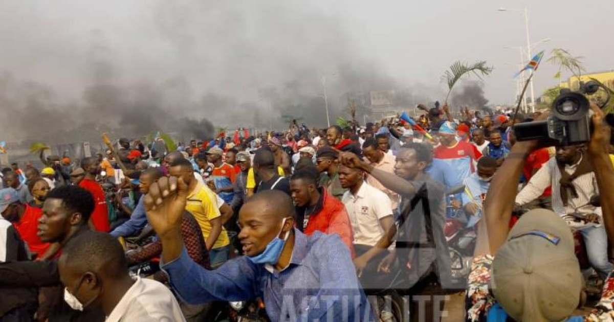Les militants de l'UDPS aux alentours du palais du peuple. Ph. Berith Yakitenge ACTUALITE.CD