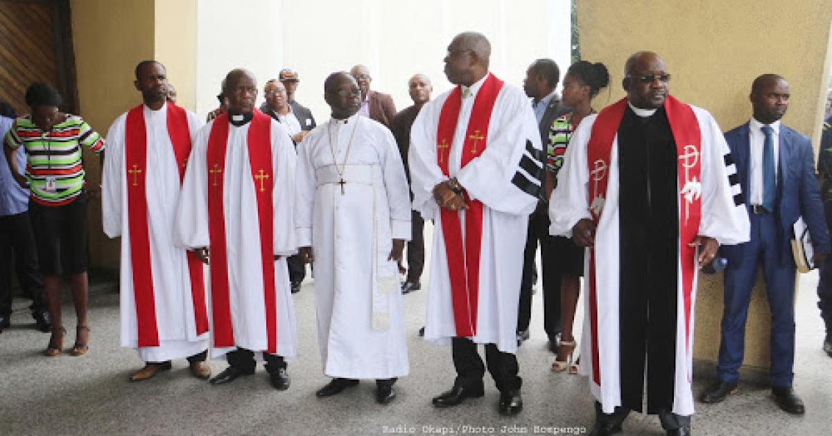 Dr. André BOKUNDOA-bo-LIKABE et le staff de l'ECC. Ph. Radio Okapi