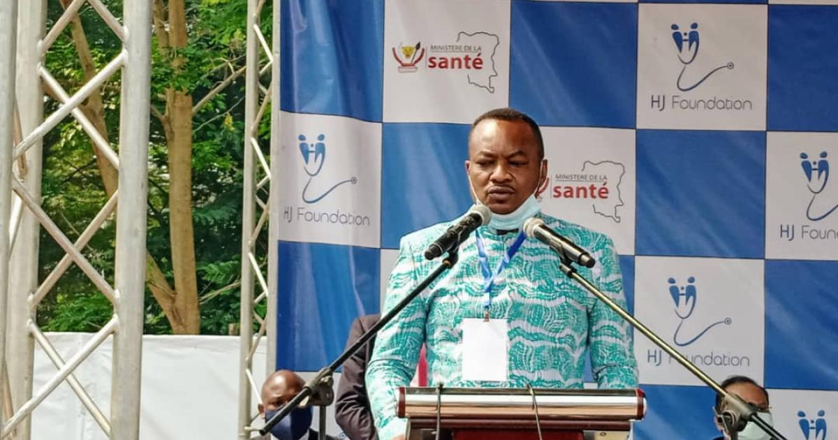 Ministre de la Santé publique Eteni Longondo lors de la cerémonie de remise de la clinique mobile au gouvernement
