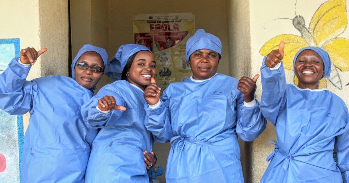 Des infirmières célèbrent la fin de l'épidémie d'Ebola dans l'est (Photo droits tiers)