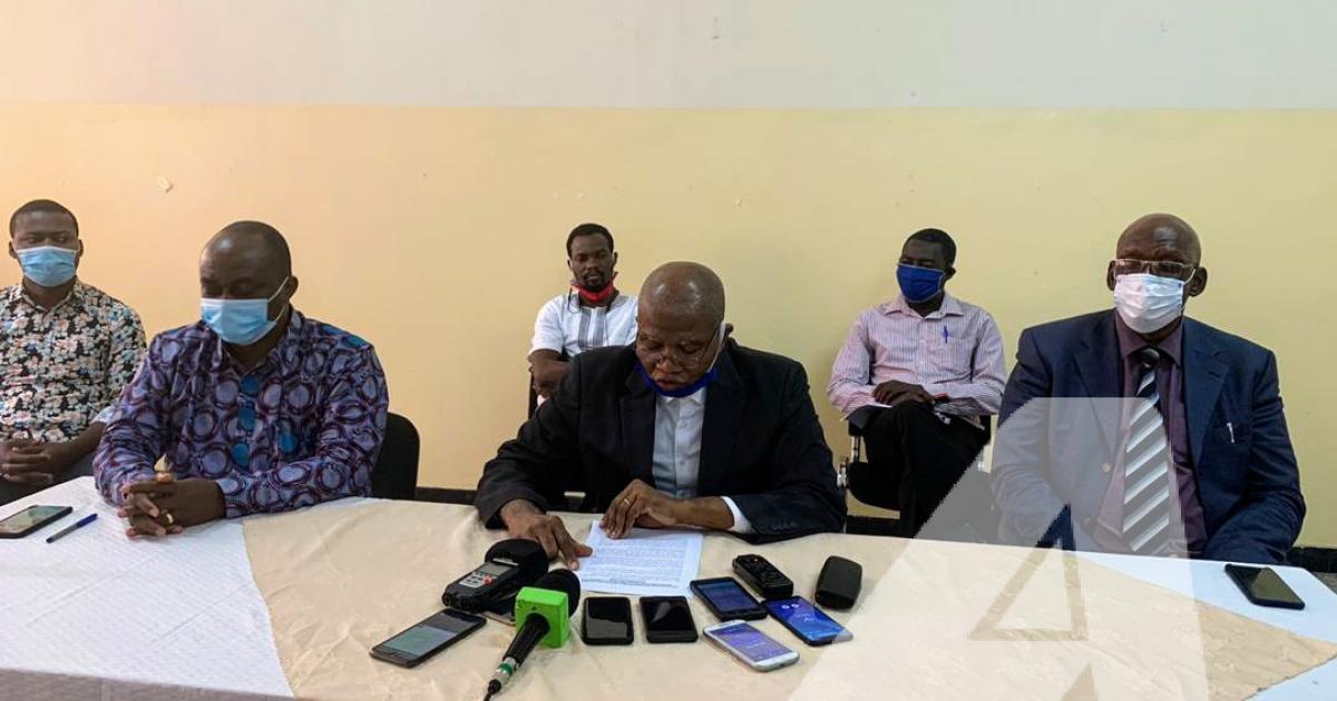 De gauche à droite, Georges Kapiamba (Acaj), Abraham Djamba (Symocel) et Christopher Ngoyi) (ociété civile)/Ph Christine Tshibuyi