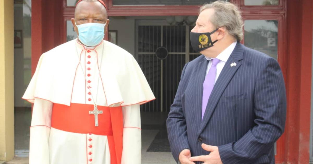 Le cardinal Fridolin Ambongo et l'Ambassadeur des Etats-Unis en RDC 
