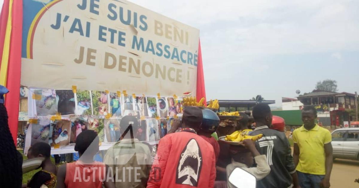 L'exposition des images des personnes assassinés par les ADF à BENI. PH. YASSIN KOMBI/ ACTUALITE.CD