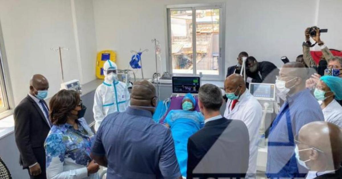 Félix Tshisekedi visitant les malades à Kinshasa. Ph. Christine Tshibuyi