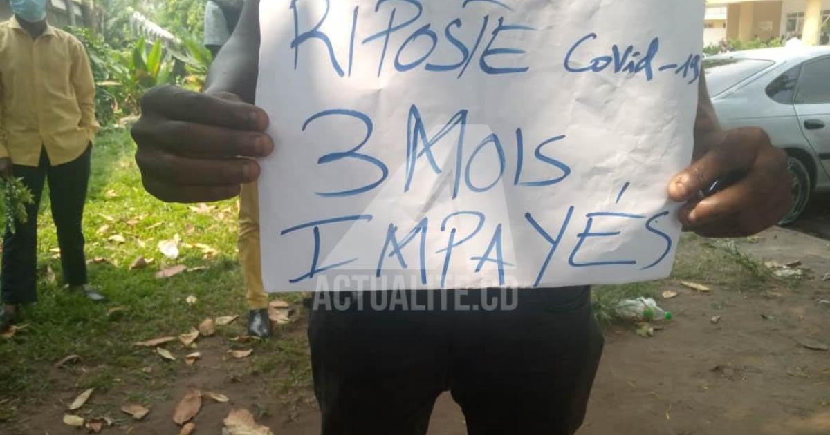 Un agent de la riposte contre Covid-19 réclamant le salaire de trois mois/Ph ACTUALITE.CD
