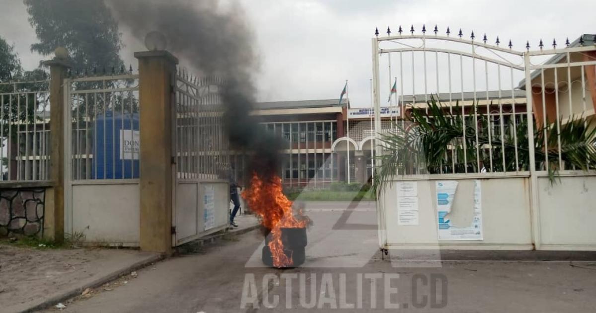 Manifestation des agents de la riposte contre Covid-19 manifestent devant leur QG/Ph ACTUALITE.CD
