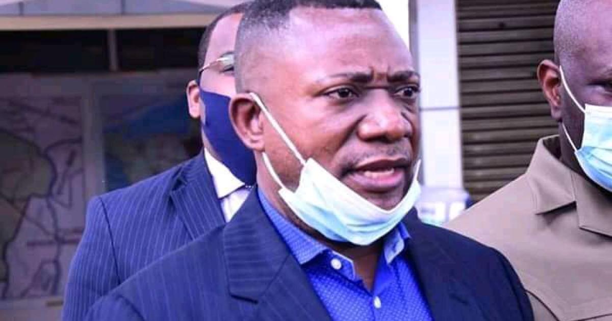 Alphonse Ngoyi Kasanji Président lisant la déclaration de la Conférence des Présidents des regroupements politiques FCC/Ph. Droits tiers