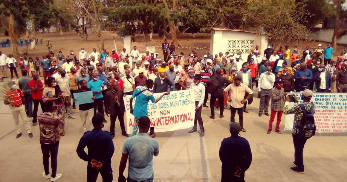 Descente des agents de la CVM Boma à la mairie. Ph. ACTUALITE.CD.