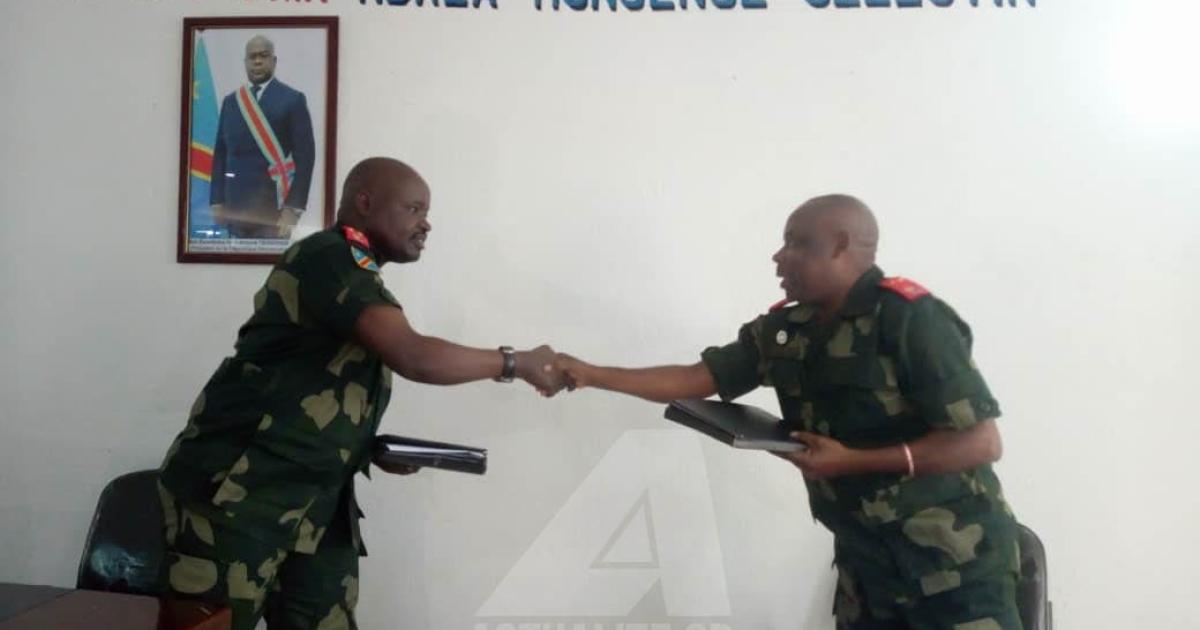 Cérémonie de remise et reprise entre les généraux Peter Tchirimwami et Jacques Nduru/PH. ACTUALITE.CD 
