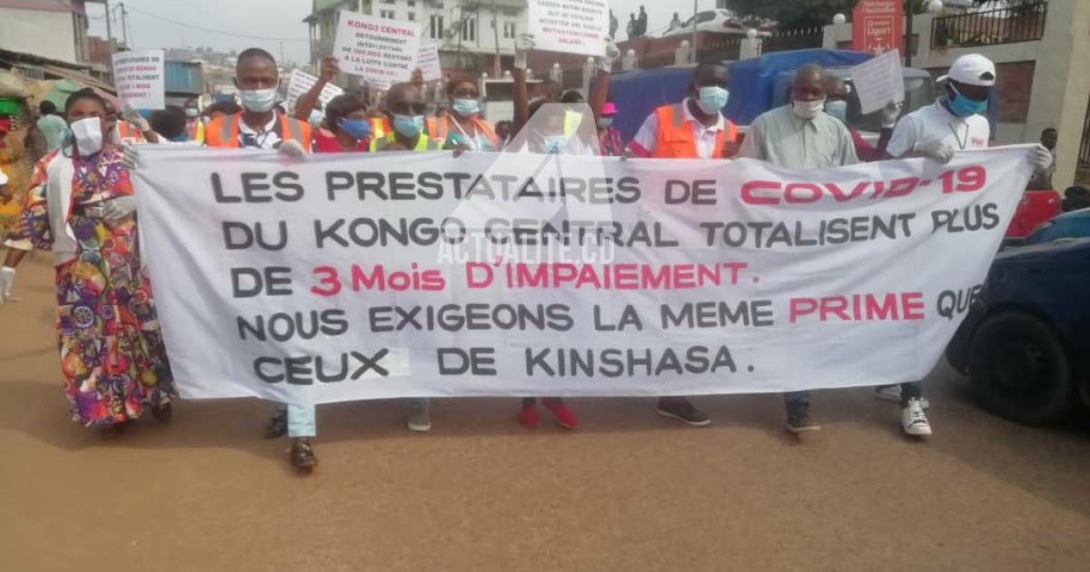 La marche de l'équipe de riposte de la Covid-19 à Matadi. Ph. Danny Kinda Nzita/ACTUALITE.CD.