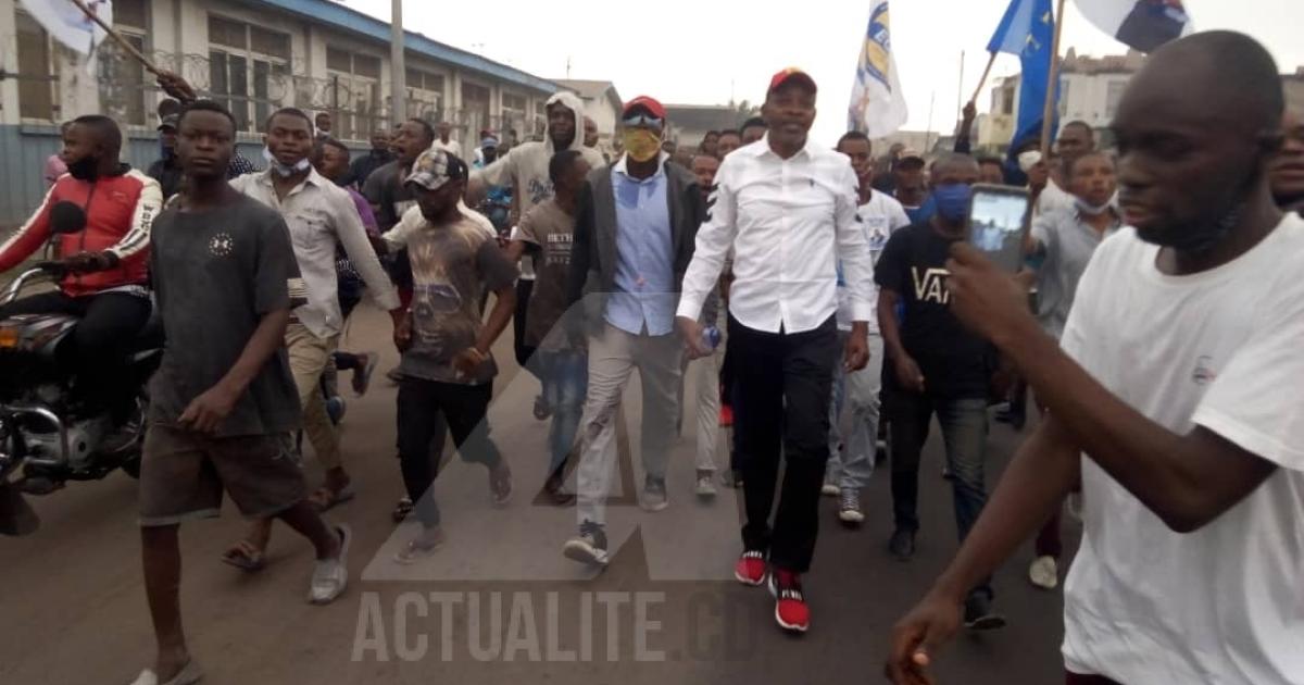 les militants de Lamuka conduits par Mike Mukebayi