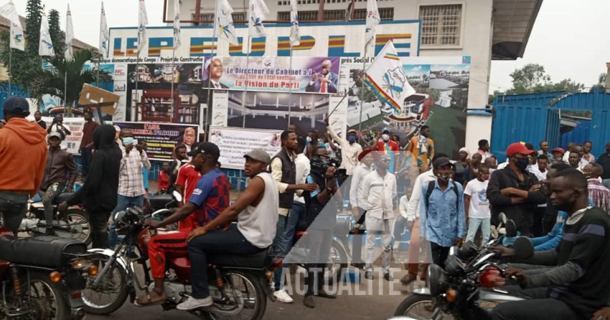 Les militants de l'UDPS rassemblés au siège du parti à Limete débutent la marche anti-Malonda/Ph ACTUALITE.CD