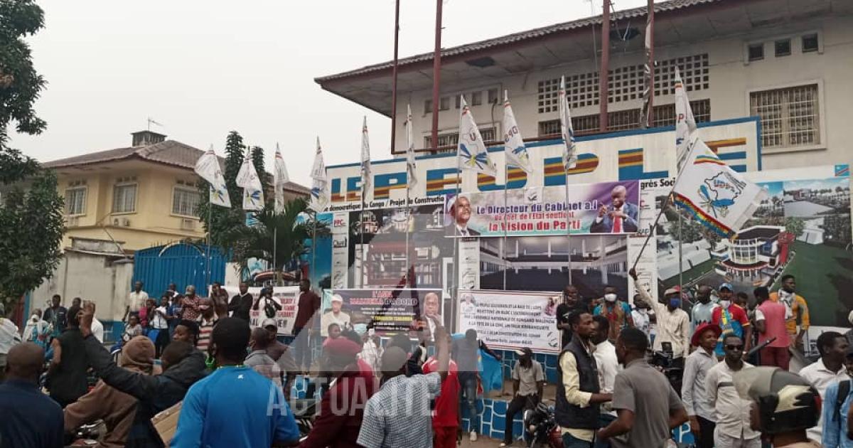 Les militants de l'UDPS rassemblés au siège du parti à Limete en attendant la marche anti-Malonda/Ph ACTUALITE.CD