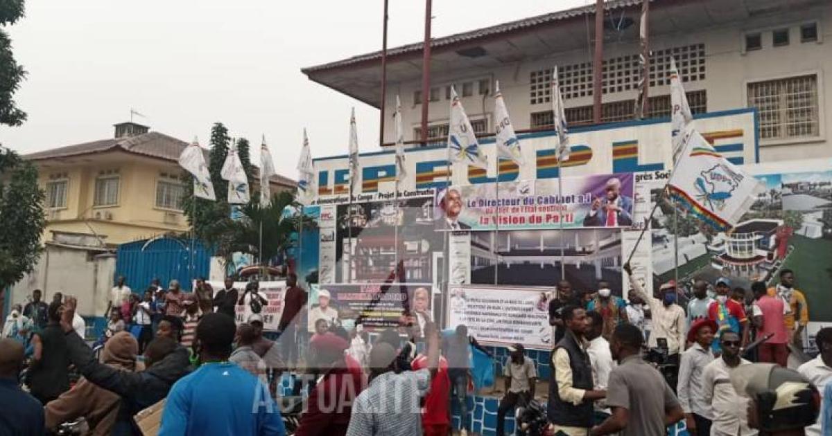 Les militants de l'UDPS rassemblés au siège du parti à Limete lors de la marche anti-Malonda/Ph ACTUALITE.CD