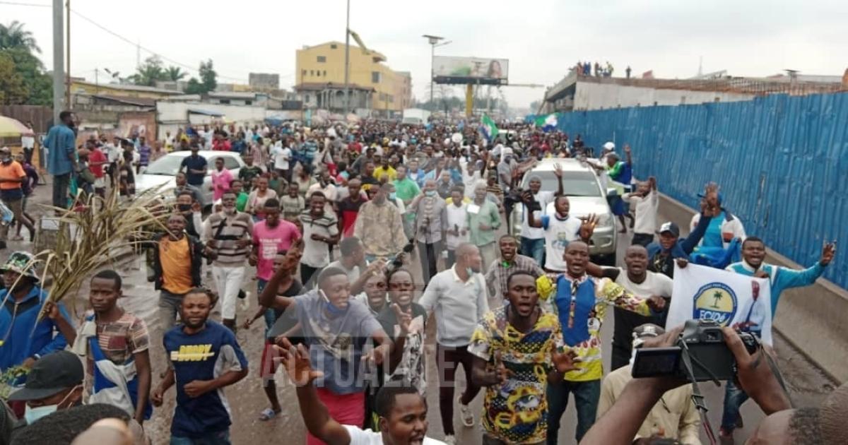les manifetants accompagnent le cortège de Jen-Pierre Bemba/PH. ACTUALITE.CD