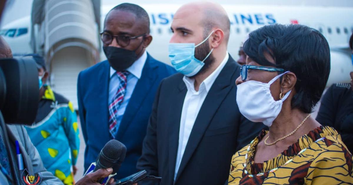 La ministre d'Etat des affaires étrangères Marie Tumba et Abed Achour à l'aéroport de N'djili accueillant les dépouilles de trois étudiants congolais décédés en Chypre/Ph droits tiers