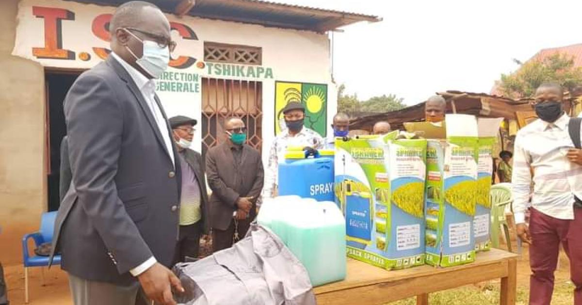 Remise des produits et matériels de désinfection des universités et instituts supérieurs de Tshikapa