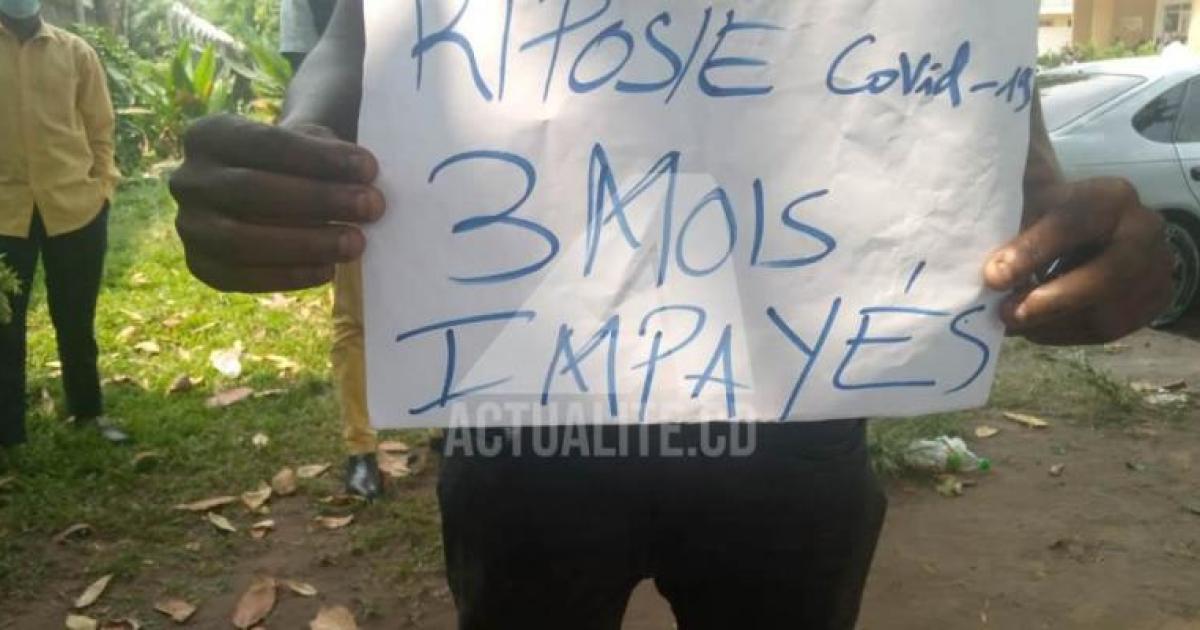 Un agent de la riposte contre Covid-19 réclamant le salaire de trois mois/Ph ACTUALITE.CD