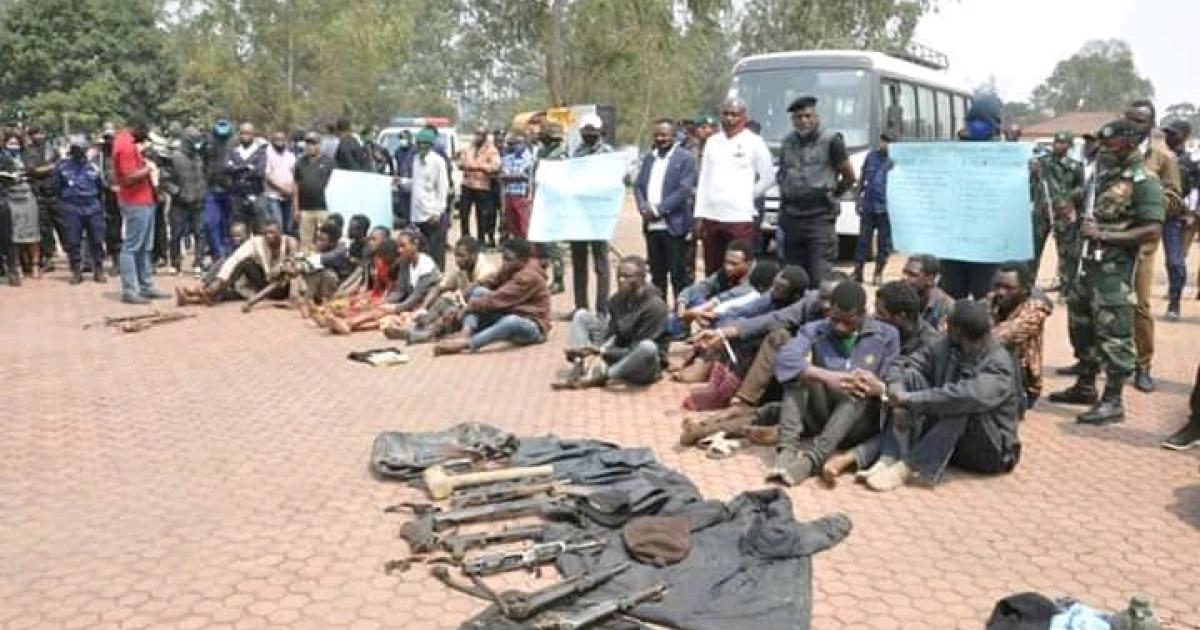 Présentation des présumés bandits armés au Gouverneur du Lualaba. Photo droits tiers.