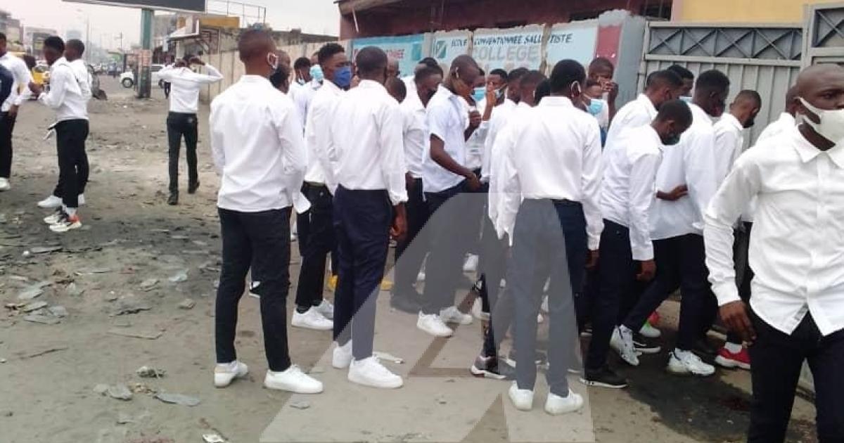 Les élèves finalistes après l'épreuve de dissertation/ centre Kinshasa 4, collège Bimwala/PH. ACTUALITE.CD