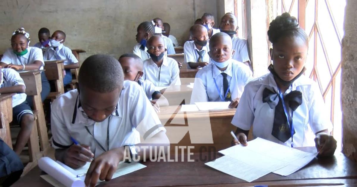 Les élèves finalistes dans une école de Mbuji-Mayi. Ph. ACTUALITE.CD.